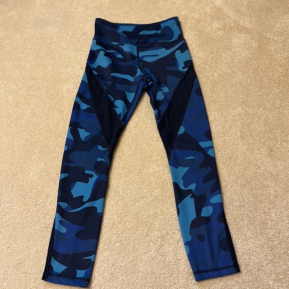 Zyia Active Blue Camo leggings with black mesh inserts size 2 - Picture 2 of 9